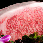 Oosaka Sutekihausu Noda - 特選黒毛和牛は肉質がきめ細かで柔らかく、風味も絶品です。