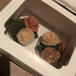 Patara Fine Thai Cuisine - お土産のバターケーキ