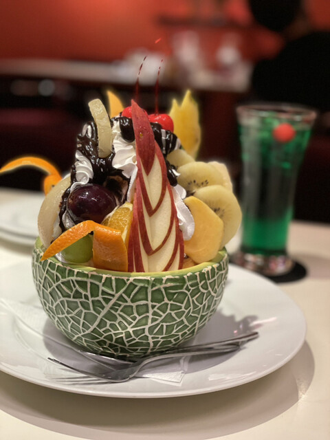 レトロな純喫茶で巨大プリンアラモード』by よしまさん77 レトロな純喫茶で巨大プリンアラモード』by よしまさん77