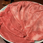 Ningyouchou Imahan Nihombashi Takashimaya Esushiten - すき焼きのお肉！2種類の部位を頂けます。特に霜降りは、肉がとろけるって表現はここから生まれたんじゃないか!?と言っても過言ではないです。老舗すき焼き屋の圧巻の肉質。(๑´ω`ﾉﾉﾞ✧