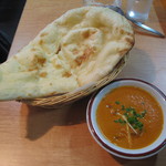 ＳＨＩＶＡ - ランチのマトンカレーセット（800円）カレー+ナンｏｒライス＋サラダ+ドリンク　辛さは5段階で選べます。ナンライスのお代りは自由です、