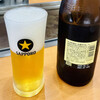 Jun Chan - 瓶ビールはサッポロ生ビール黒ラベルの中瓶