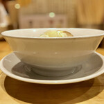 らーめんmacro 焼豚 厚 特選こだわり煮玉子 正面から