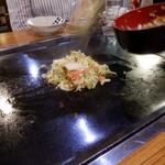 Monja Okonomiyaki No Mise Teppan Dainingu Okonomiya - 料理　　