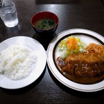 キッチンE&M - ポークカツレツ（デミソース） 990円