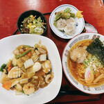 そば処 つる岡 - 普段シューマイは付きません。オマケありがとうございます。