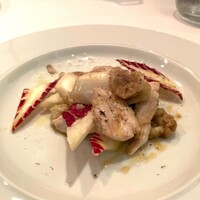 カーザ ヴィニタリア - 仔ウサギもも肉と栗 ラディッキオのサラダ仕立て トリュフの香り