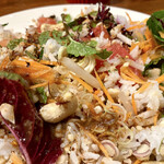 アジアン マルシェ - 一口食べると香ばしい海老感にハーブの瑞々しさ～フルーツの酸味に辛味が良い♡