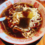 Chuuka Soba Hachihei - 平打ち麺と、替玉の時に載っていた昆布です。（2021.10 byジプシーくん）