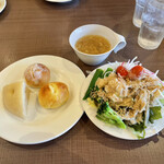 Forukusu - パンとサラダとスープ。全ておかわり自由です