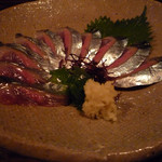 酒盃 - 秋刀魚刺し　ズームアップ