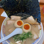 黒田屋 - チャーシューメンに海苔、煮卵トッピング