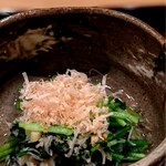 茜坂大沼 - 水菜とお揚げの炊いたん　ふっくらお揚げにお出汁が染み染み、大好きです。