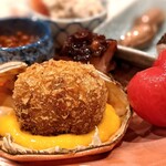茜坂大沼 - 勿体ないといえばこちらも堂々たる一品料理と思います。藻屑蟹のコロッケ、大好きです。