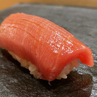 まんてん鮨 日比谷オクロジ店 - 本まぐろ中とろ（「お昼のおまかせ」3300円）