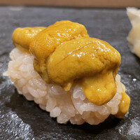 まんてん鮨 日比谷オクロジ店 - ムラサキ雲丹（「お昼のおまかせ」3300円）
