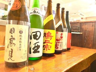 魚真 - 魚に合う日本酒、常時12種類。新酒、ひやおろしなど季節ものも。