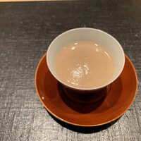 伯雲 - 香り高い、椎茸の摺流し。見事なスターター。