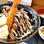 Kachikachi Yama - Bigチキン ソースカツ丼。味噌汁、漬物、付いています。