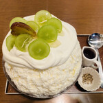 サカノウエカフェ - 晴王の生はちみつとシャインマスカット　2,200円