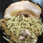 濃麺 海月 - 和え玉をスープに投入
