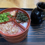 手打そば 風月庵 - こちらは割子蕎麦。2段で追加もできる。