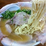 中華そば 紅蘭 - チャーシュー麺（麺持ち上げ）_2012年11月