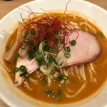 Jinrikisha - 中太麺、ハムのようなアプリチャーシュー、2スープが旨い！