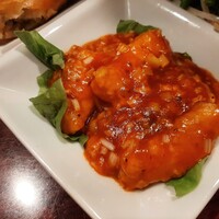 フーロン - ふんわり柔らかな白身魚フリットのチリソース煮、ネギや生姜？など香味野菜たっぷりの甘酸っぱいチリソースが合う～
