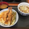 Tendon Tenya Toyama Hongo Ushin Ten - キャーーー！！！
                
                コレ何天丼だっけ？？？
                
                忘れちゃった。
                
                海老が2本とインゲン 南瓜の天丼。
                
                ソレの蕎麦セット。
                
                蕎麦は温蕎麦ヽ(´o｀
                
                
                