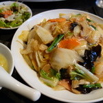 中国四川料理石林 - 五目ヤキソバ（\735）
