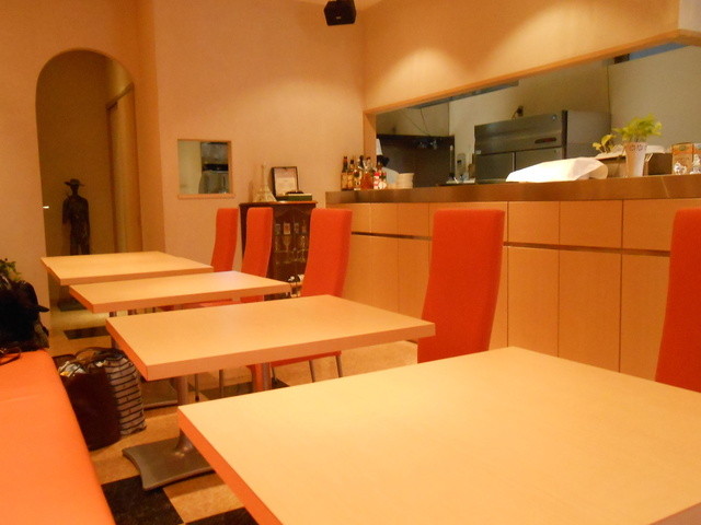 オレンジ色のカフェ』by latino : カフェ・キャトリエーム