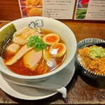 らーめん 鶏喰 - 特製 鶏の醤油らー麺 & ピリ辛鶏そぼろご飯