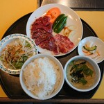 朝鮮飯店 - 焼肉ランチ 全景