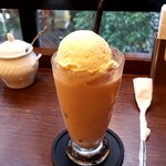 文房堂Gallery Cafe - ロイヤルミルクティーフロート：700円