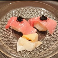 料理 小松 - 大トロの握り　塩昆布添え