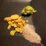 鉄板焼 grow - ガーリックチップ、わさび、ピンク岩塩