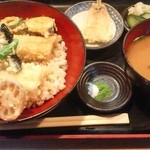 太郎作 - アナゴ丼900円