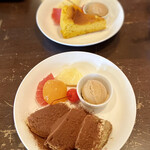 Erumo Itariana - 上:かぼちゃクリームチーズケーキ 下:ティラミス