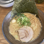 クリーミーTonkotsuラーメン 麺家神明 - 