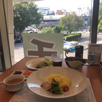 Restaurant f - JR四ッ谷駅を眺めながらのランチ