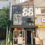 にぼしらーめん88 - こんなお店　左下はキムチ店
      右手が入口です♪