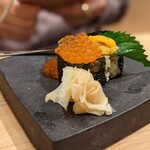 Sushi Sake Saka Na Sugi Tama - 雲丹といくらのこぼれ軍艦