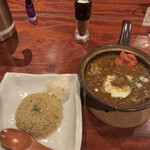 橋本屋 - チキンカレー2辛＋スパイス増しご飯小盛り
                                1000円＋無料