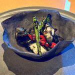 Spice&Dining KALA - いきなり目を引く烏賊墨のホッパーに真っ黒デビルでなかなか漆黒だねww