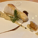 Spice&Dining KALA - 火入れ抜群のクエはしっとりレアに皮目のパリッと感が良くカリフラワーテルダーラが優しい。