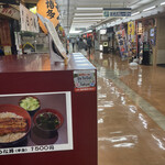 Kanetetsu - 今日のお店から昨日のお店の視界。白い看板がわかるでしょ？この距離感。