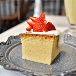 千成屋珈琲 - 台湾カステラ デコケーキ たっぷりいちご@税込700円