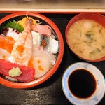 寿し秀 - 令和3年10月 ランチタイム
            海鮮丼 850円