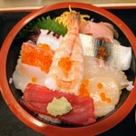 寿し秀 - 令和3年10月 ランチタイム
            海鮮丼 850円